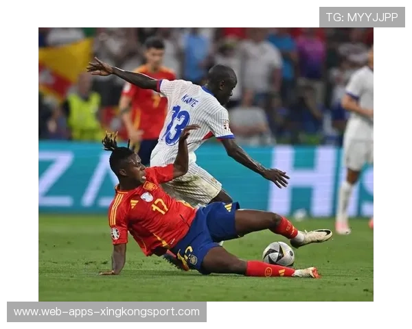 坎特吉达联合底线铲断，阻断对方禁区突破