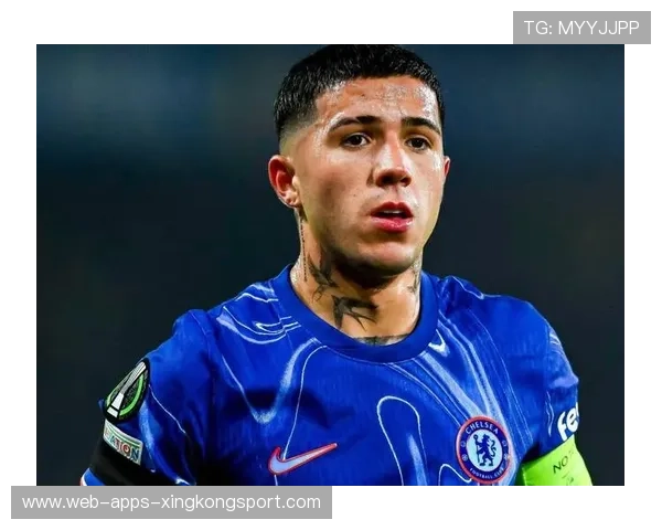 恩佐在中场送出手术刀般长传转移：一脚看懂现代足球的艺术与智慧